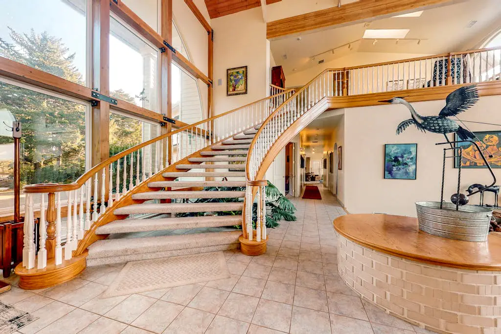 Stunning Spacious Riverfront House with Private Sauna