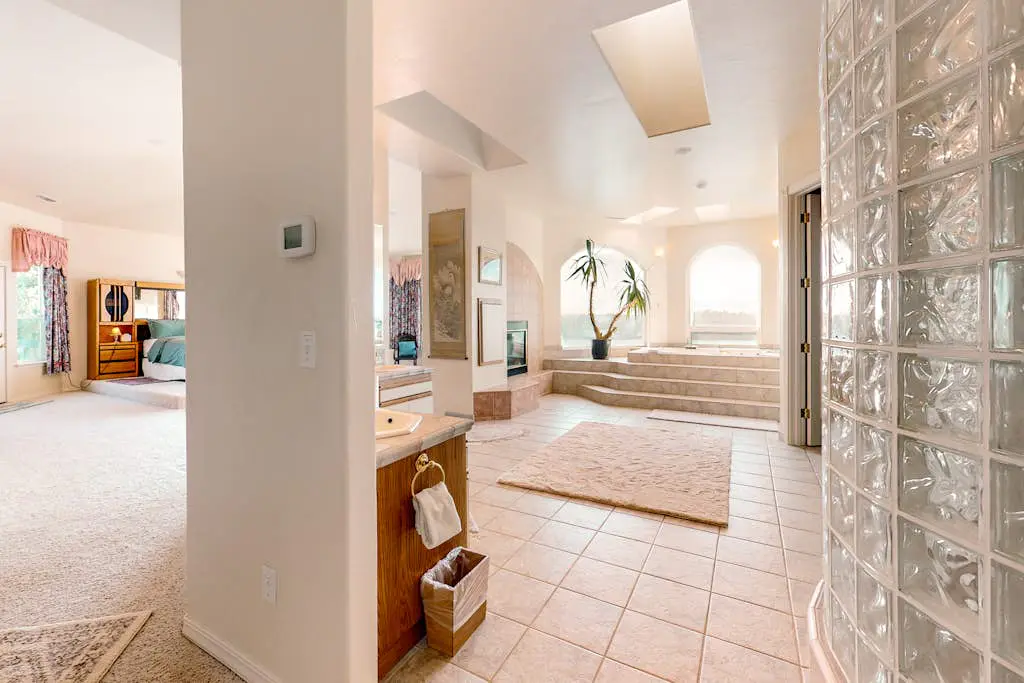 Stunning Spacious Riverfront House with Private Sauna