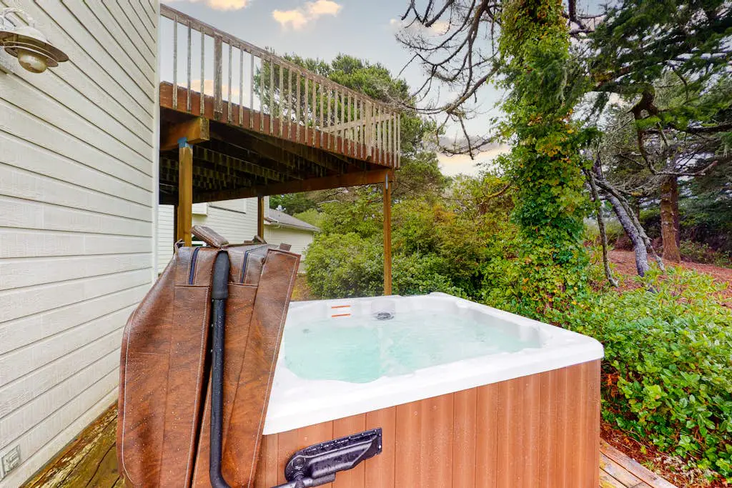 Stunning Spacious Riverfront House with Private Sauna