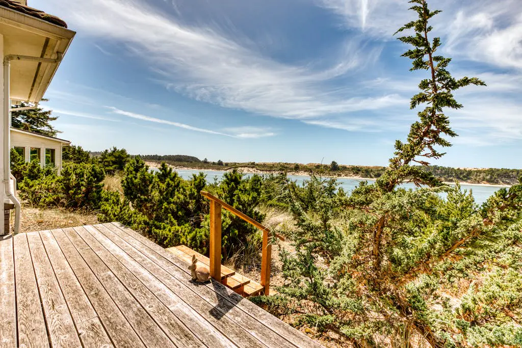 Stunning Spacious Riverfront House with Private Sauna