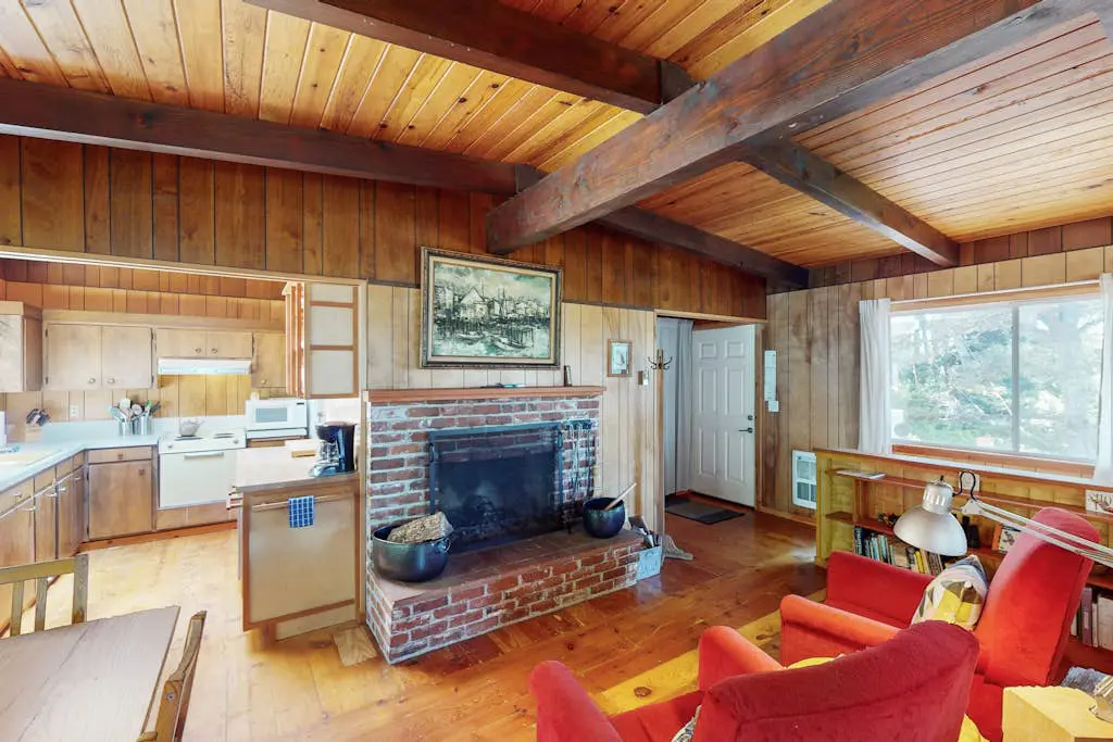 Florence oceanfront escape, where cozy meets coastal charm