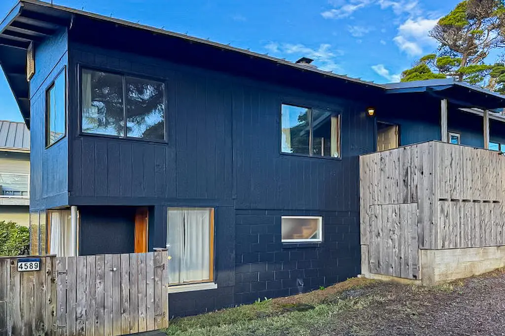 Florence oceanfront escape, where cozy meets coastal charm