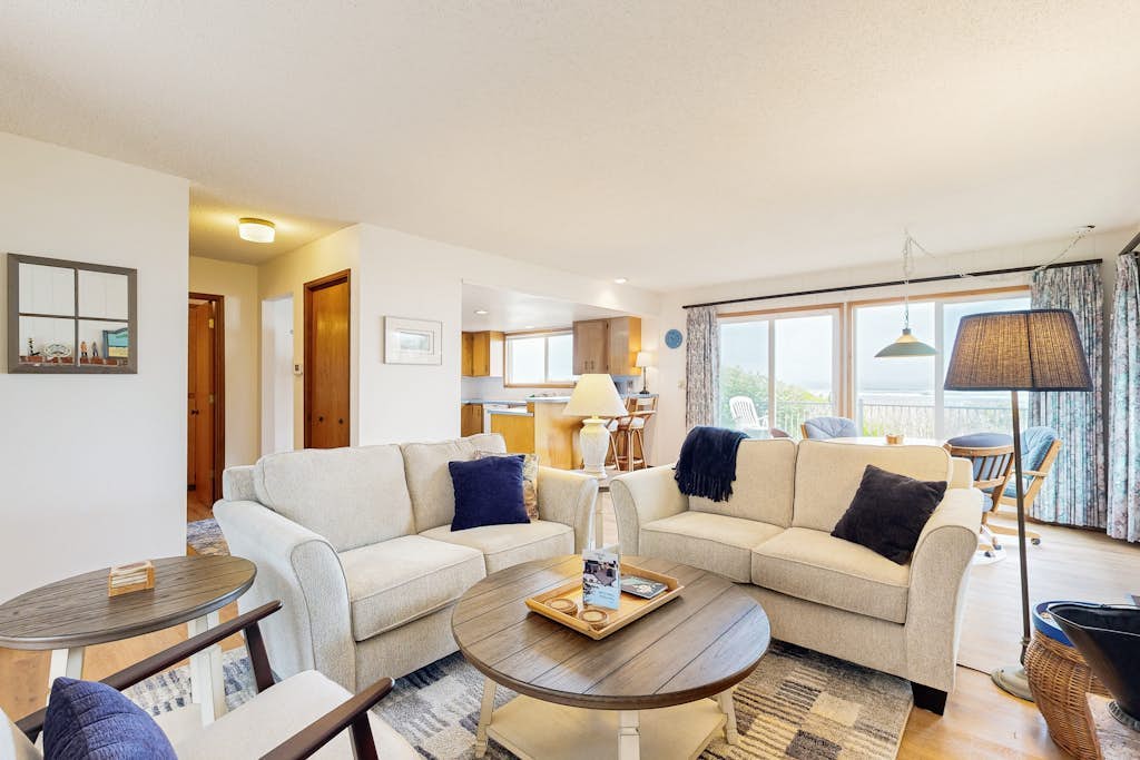 Waterfront, dog-friendly getaway w/ a fireplace & incredible ocean views