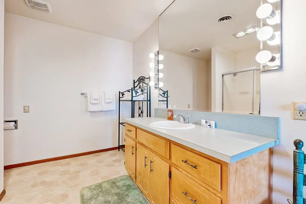 Waterfront, dog-friendly getaway with a fireplace & incredible ocean views