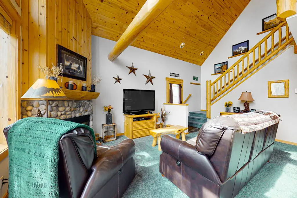 Inviting chalet with private hot tub, grill, 3 pools, hot tub, gym, & tennis