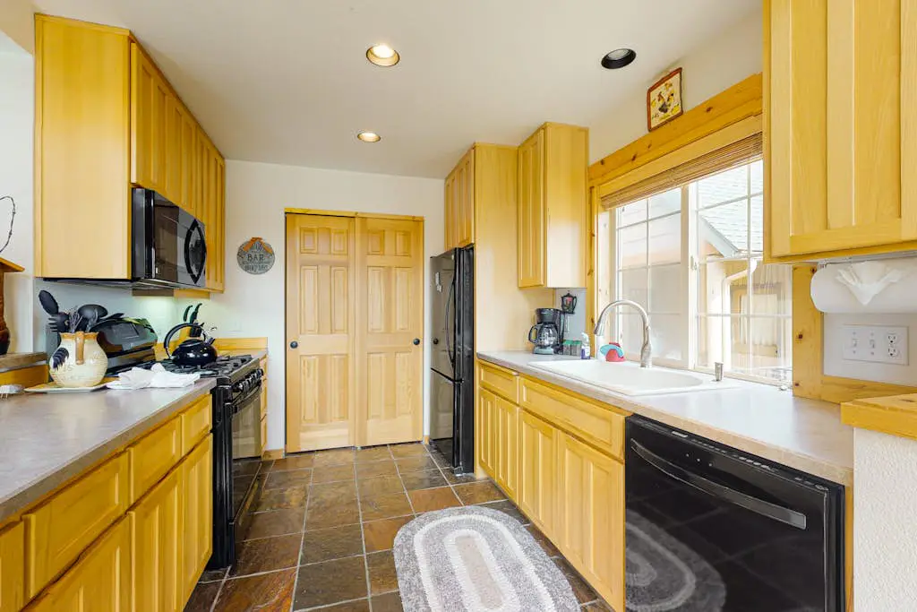 Inviting chalet with private hot tub, grill, 3 pools, hot tub, gym, & tennis