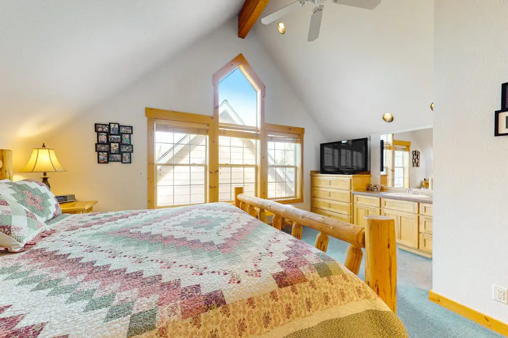 Inviting chalet with private hot tub, grill, 3 pools, hot tub, gym, & tennis