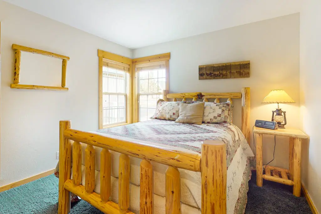 Inviting chalet with private hot tub, grill, 3 pools, hot tub, gym, & tennis