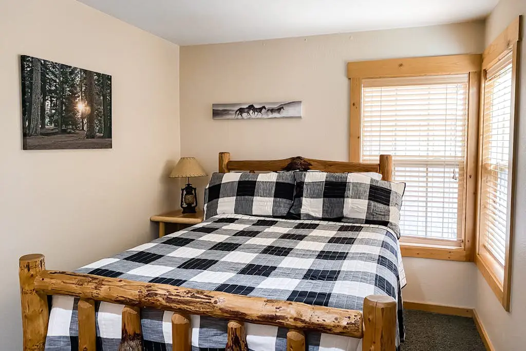 Inviting chalet with private hot tub, grill, 3 pools, hot tub, gym, & tennis