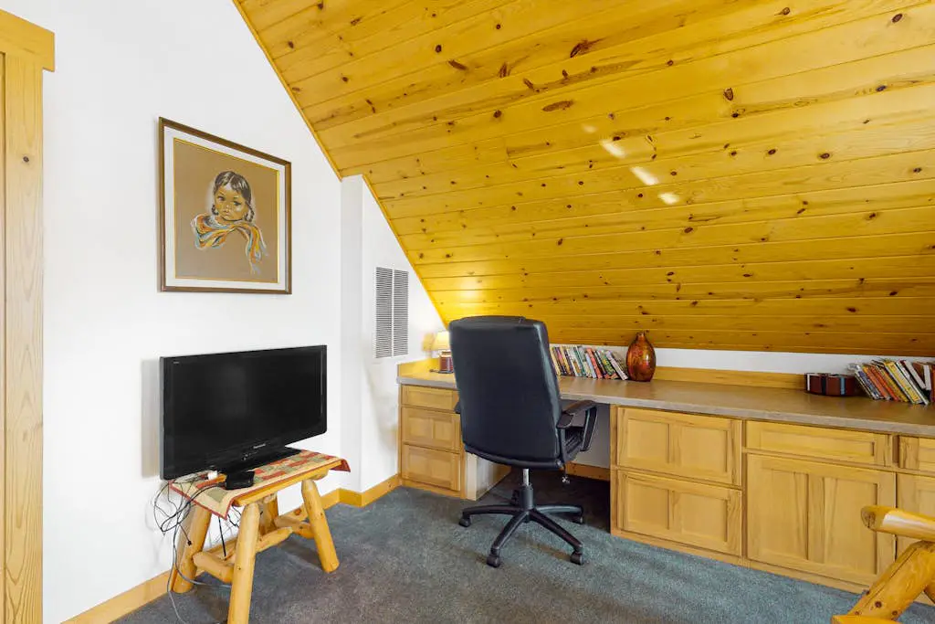 Inviting chalet with private hot tub, grill, 3 pools, hot tub, gym, & tennis