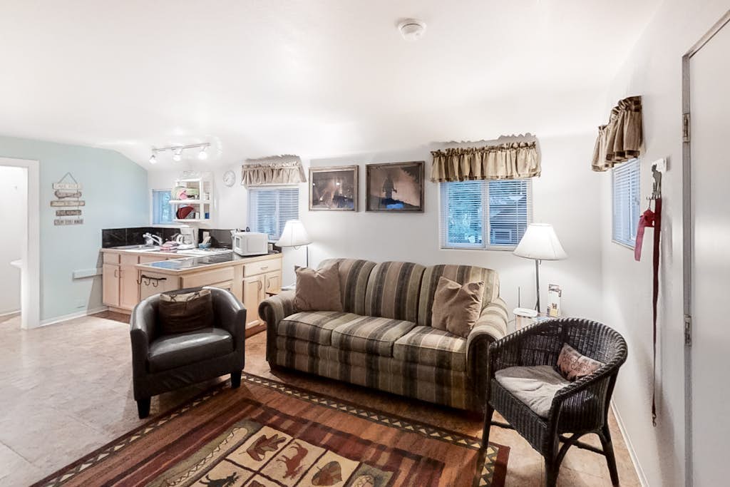 Dog-friendly mountain-view cabin in walkable locale with deck & grill