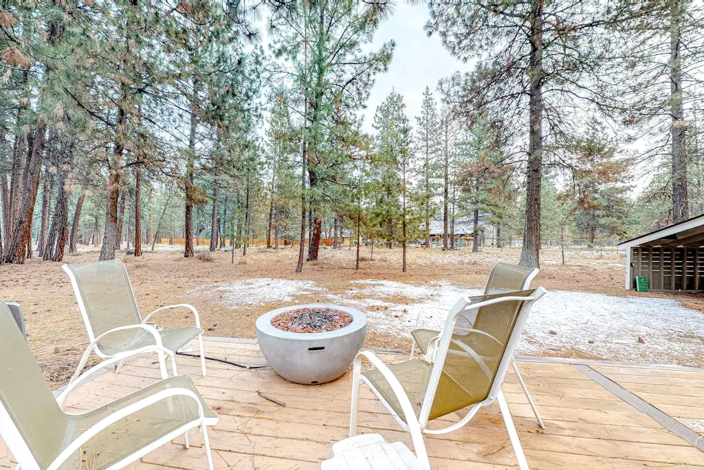 Family-Friendly Home with Fireplaces, Firepit, Gas Grill, Free WiFi, Central AC