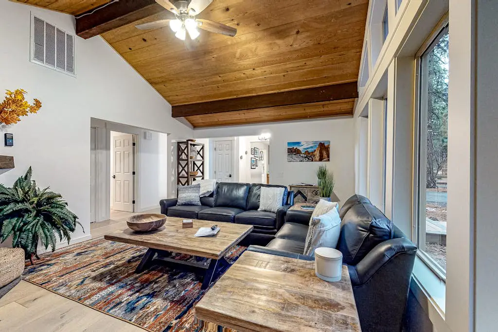Family-Friendly Home with Fireplaces, Firepit, Gas Grill, Free WiFi, Central AC
