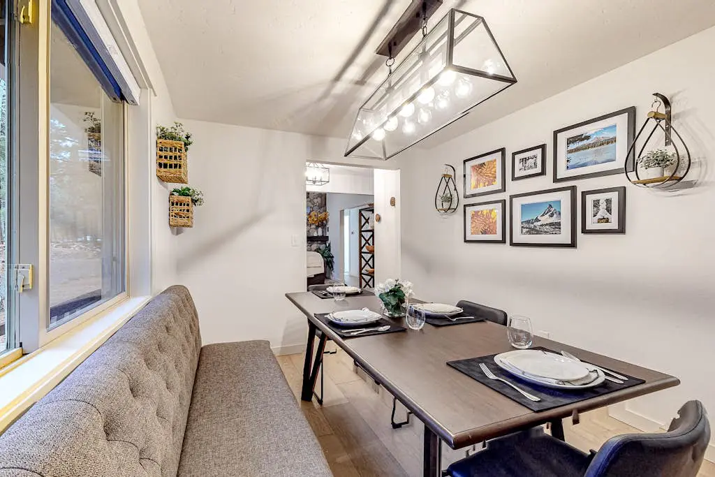 Family-Friendly Home with Fireplaces, Firepit, Gas Grill, Free WiFi, Central AC