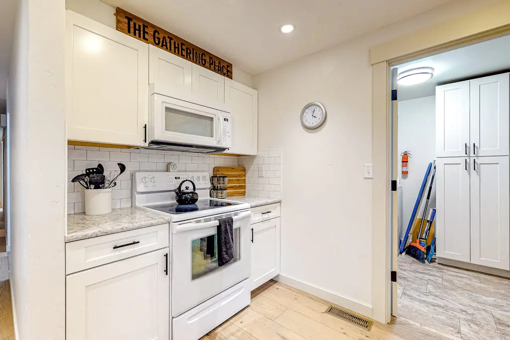 Family-Friendly Home with Fireplaces, Firepit, Gas Grill, Free WiFi, Central AC