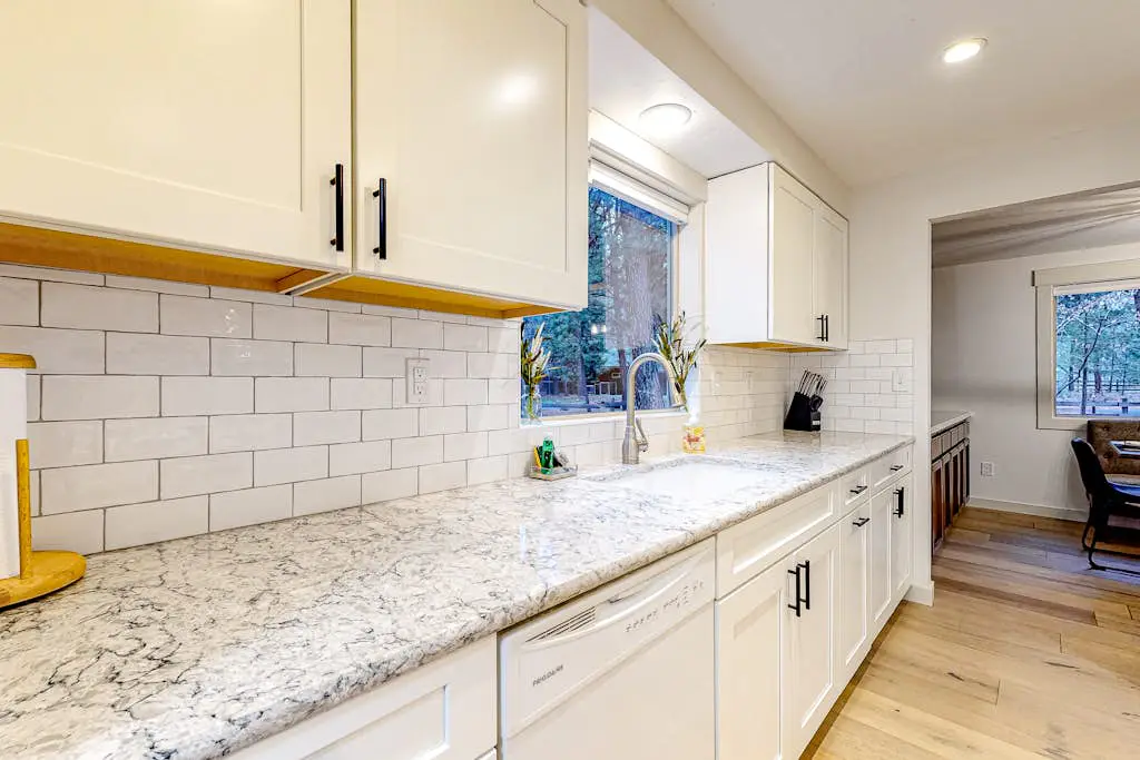 Family-Friendly Home with Fireplaces, Firepit, Gas Grill, Free WiFi, Central AC