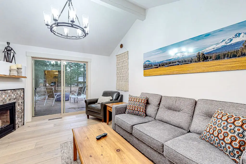Family-Friendly Home with Fireplaces, Firepit, Gas Grill, Free WiFi, Central AC