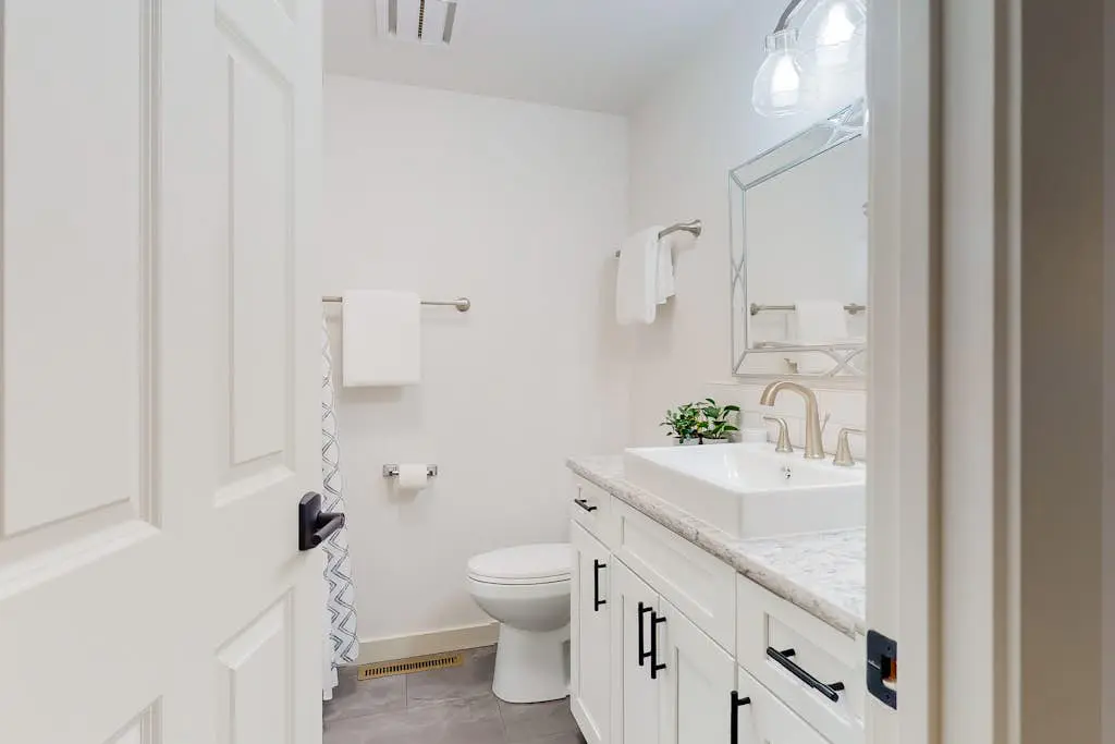 Family-Friendly Home with Fireplaces, Firepit, Gas Grill, Free WiFi, Central AC