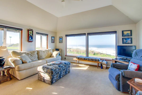 Oceanfront Home with Ocean Views - Walking Distance to Eateries and Shops