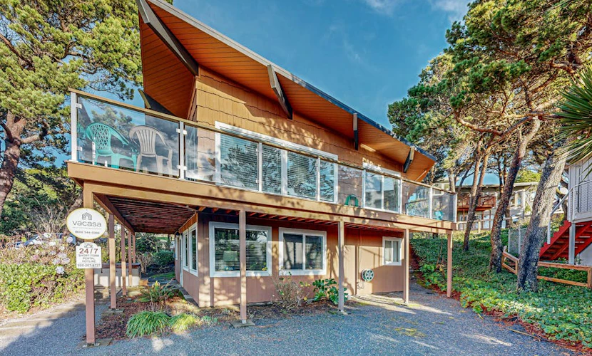 Sunny Home with Beautiful Ocean Views, WiFi, & Private Hot Tub