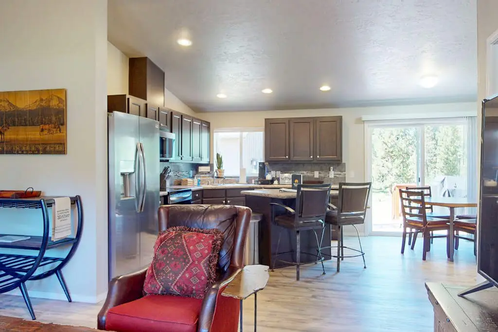 Paws & Pines Sunriver Escape