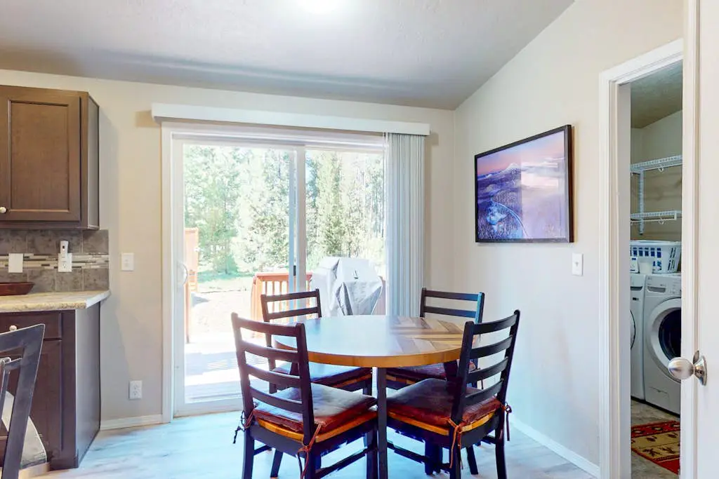 Paws & Pines Sunriver Escape