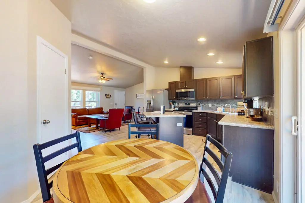Paws & Pines Sunriver Escape