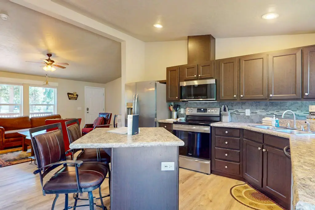 Paws & Pines Sunriver Escape