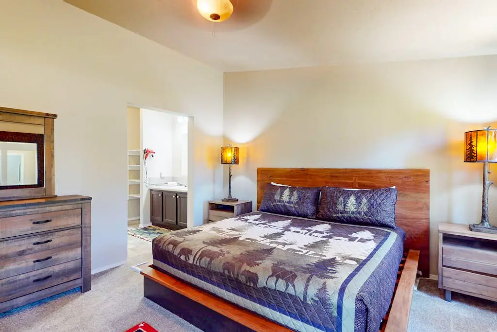 Paws & Pines Sunriver Escape