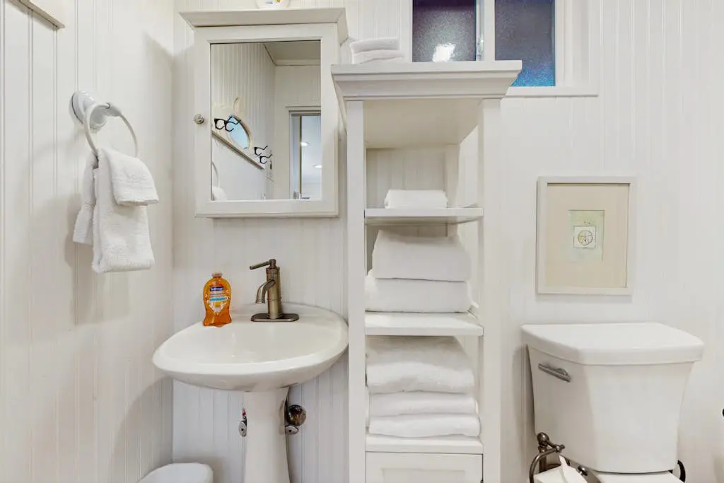 Woodland Cottage by the Sea