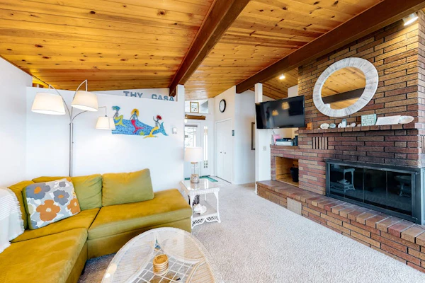Oceanfront House with Private Hot Tub & Beach Access - Dog-Friendly
