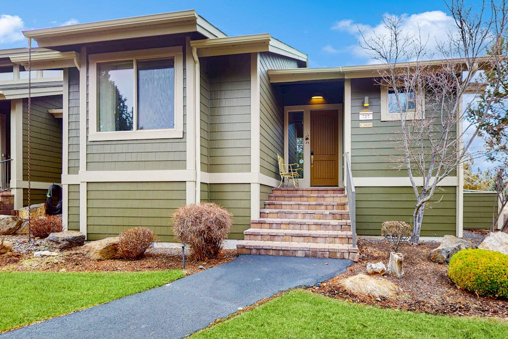 Eagle Crest Family Retreat-Newly remodeled