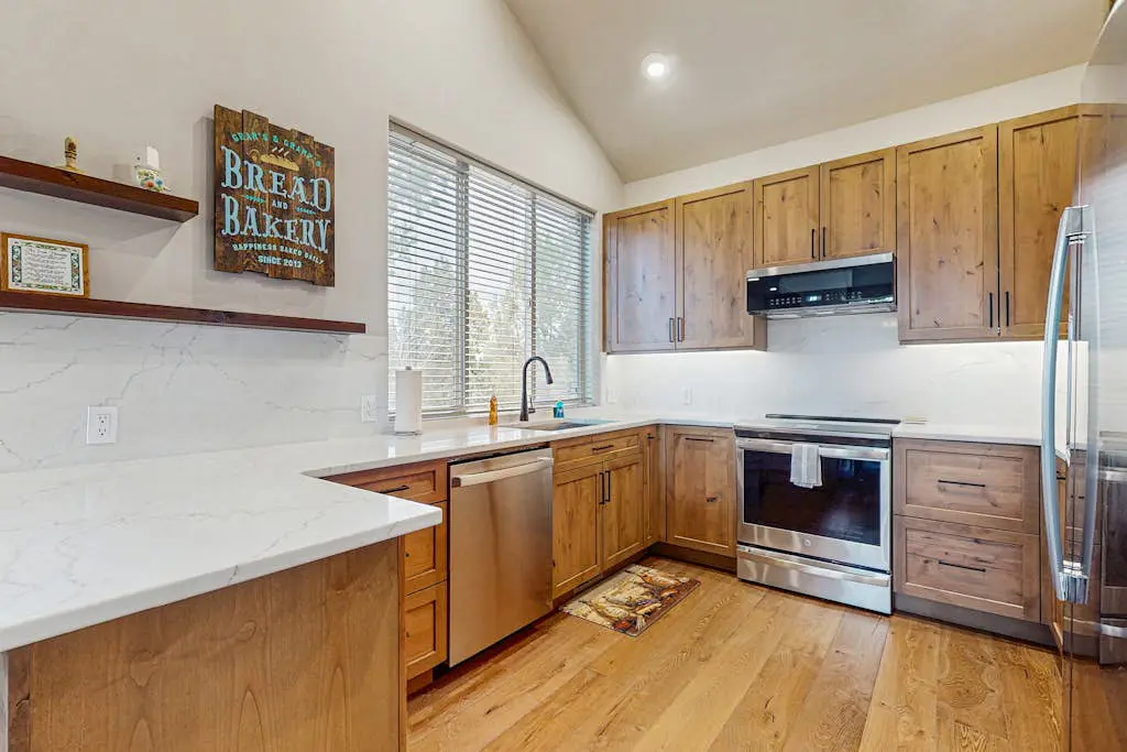 Centrally located townhome with pool & hot tub access - near golf & skiing