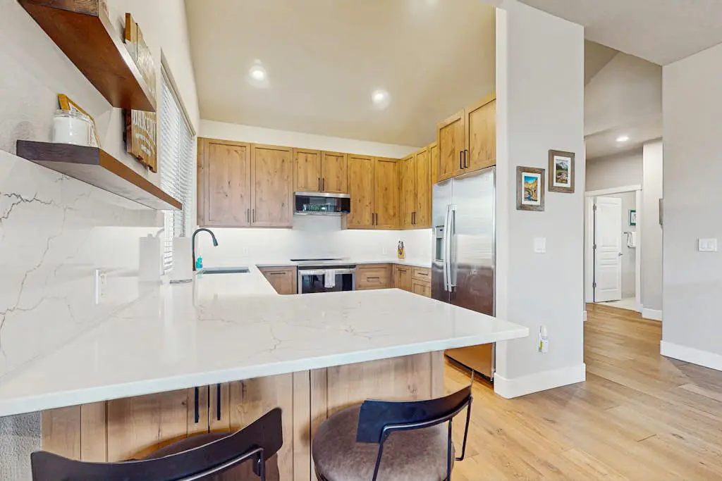 Centrally located townhome with pool & hot tub access - near golf & skiing