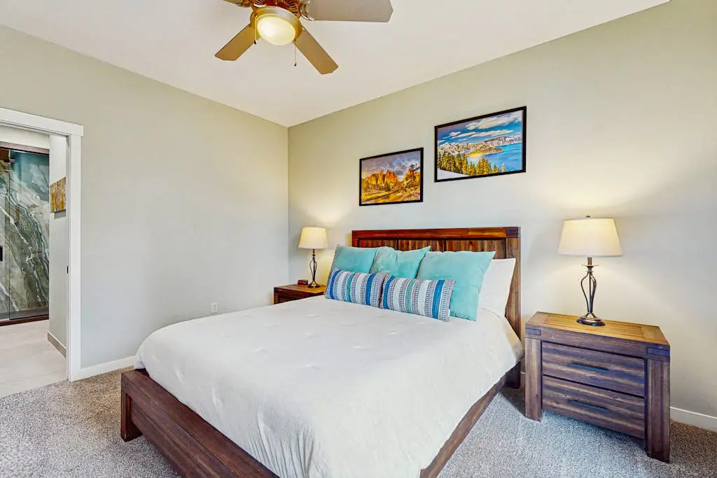 Centrally located townhome with pool & hot tub access - near golf & skiing