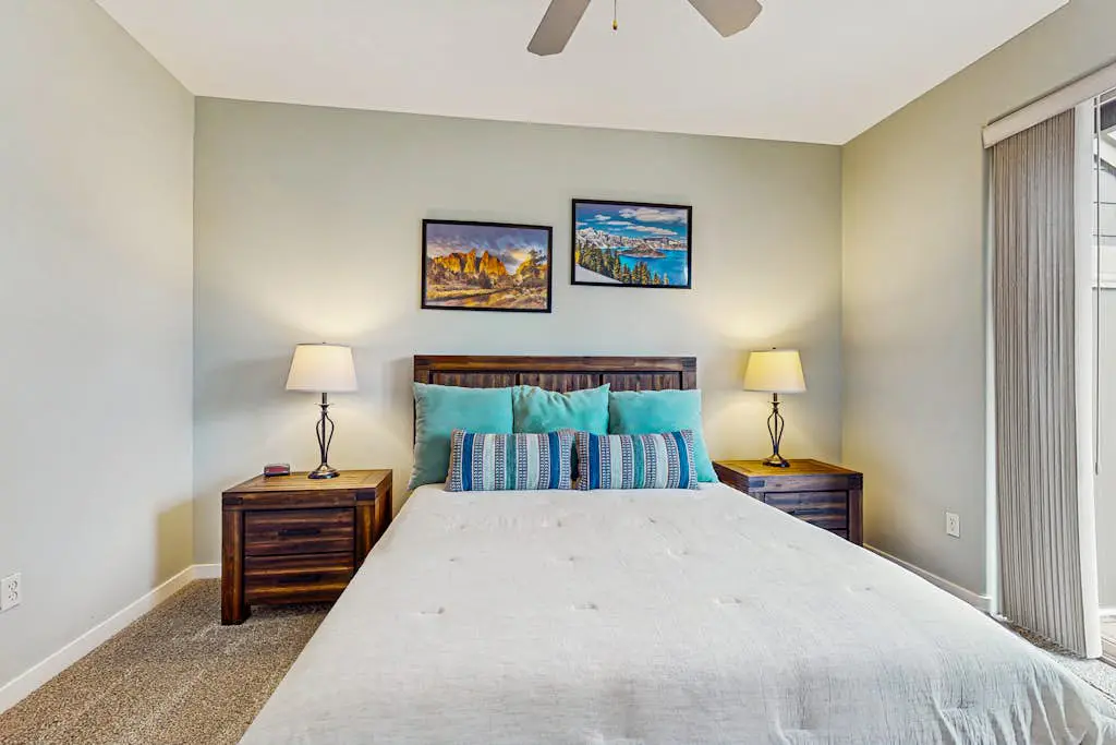 Centrally located townhome with pool & hot tub access - near golf & skiing
