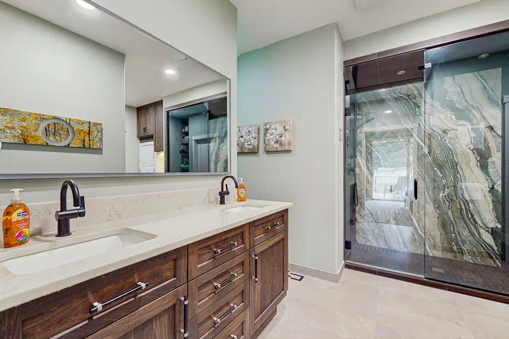 Centrally located townhome with pool & hot tub access - near golf & skiing