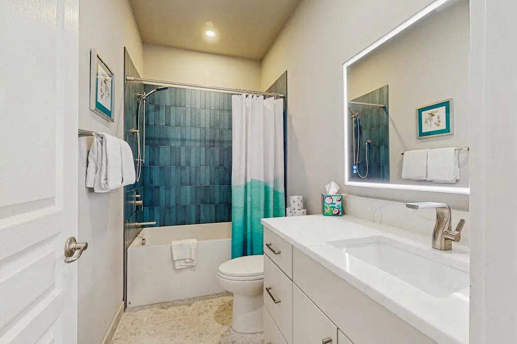Centrally located townhome with pool & hot tub access - near golf & skiing