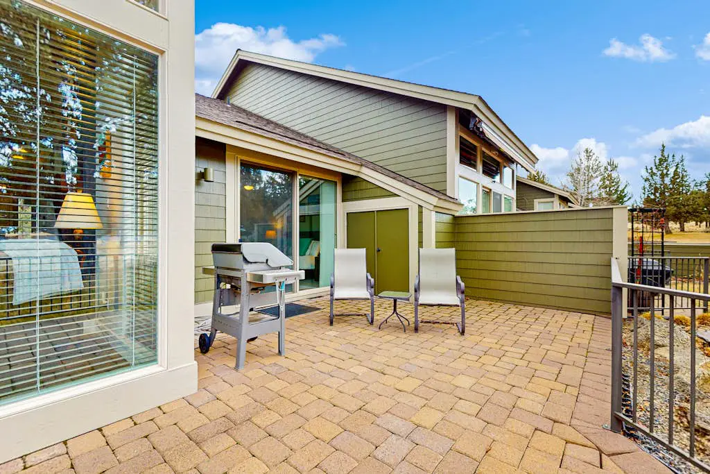 Centrally located townhome with pool & hot tub access - near golf & skiing