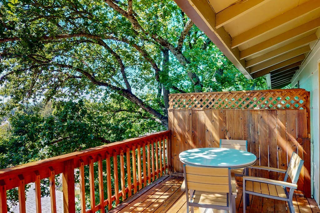 Upper level of duplex with a large deck & mountain view - dog friendly for 1 dog