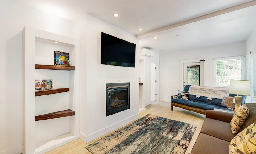 Sunny apartments with fireplace, partial ocean views, washer&dryer, grill & AC