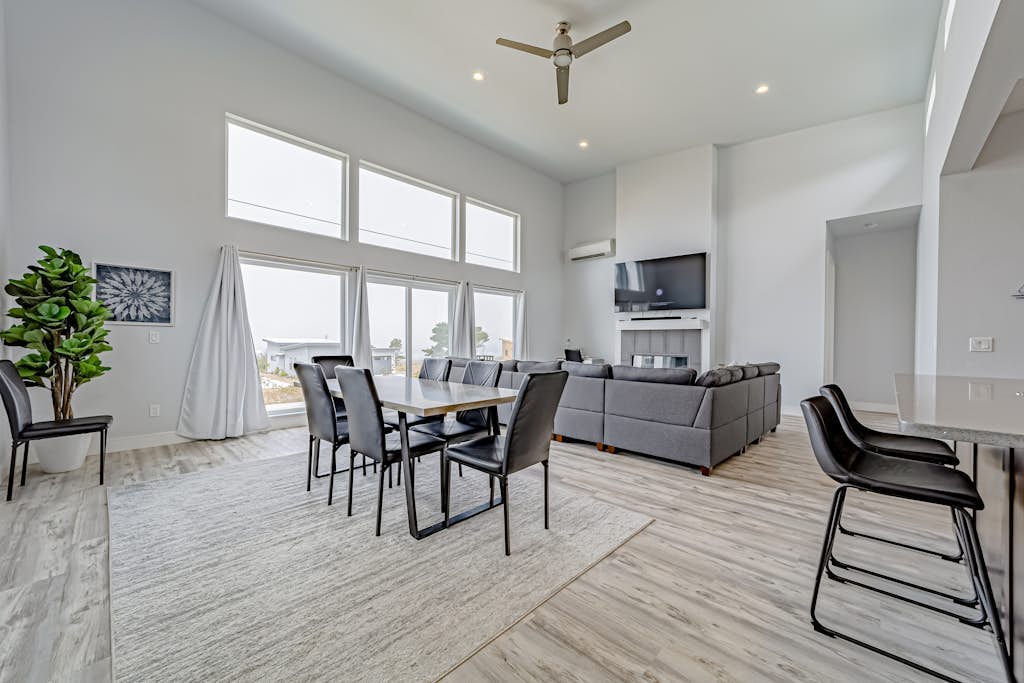Modern & stylish getaway with fireplace, WiFi, AC, & W/D - walk to beach