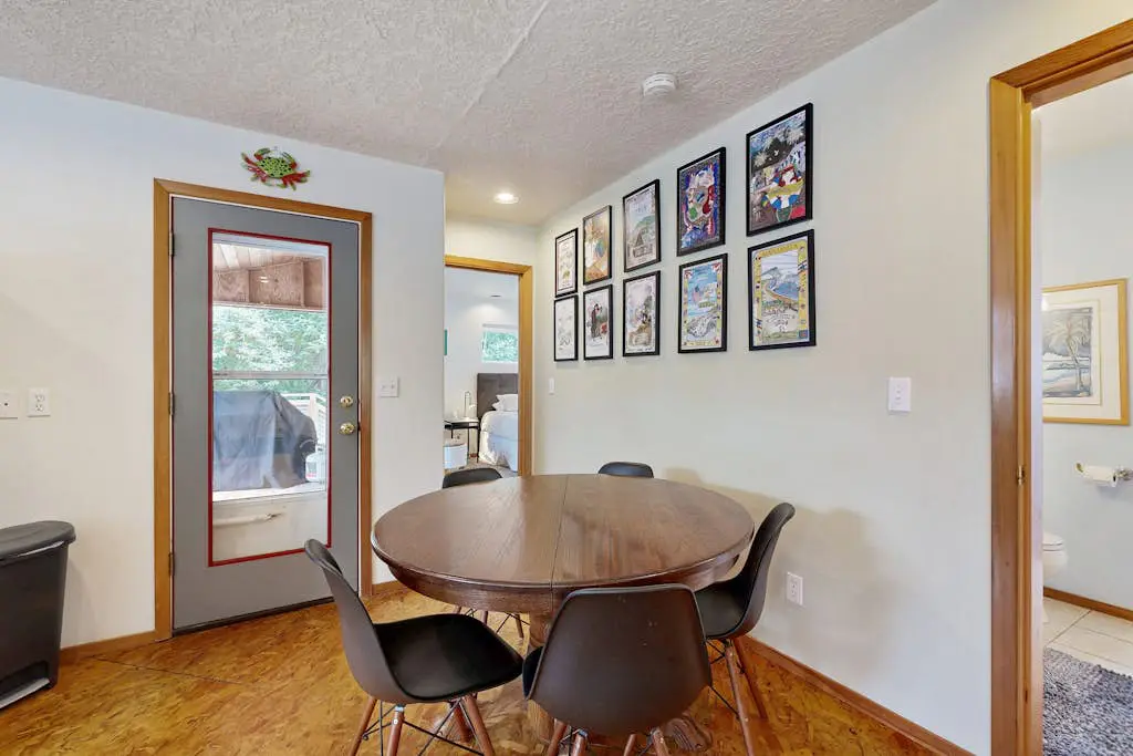 Spacious home with full kitchen, deck & grill - walk to beach & state park