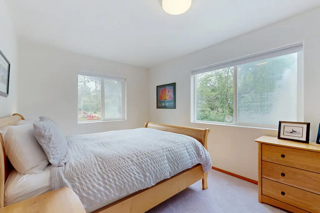 Spacious home with full kitchen, deck & grill - walk to beach & state park
