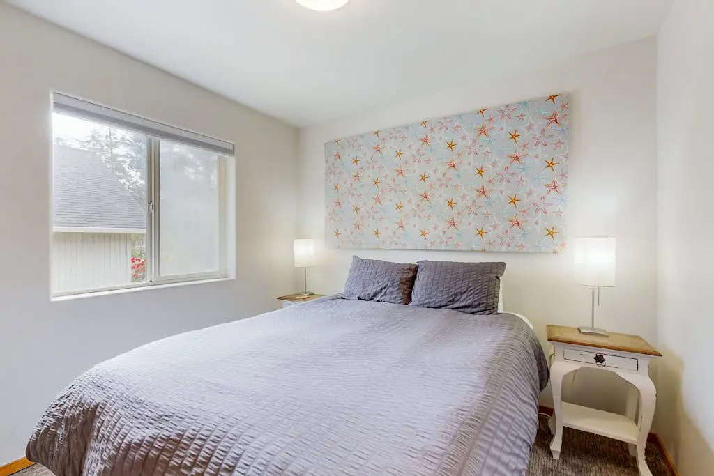 Spacious home with full kitchen, deck & grill - walk to beach & state park