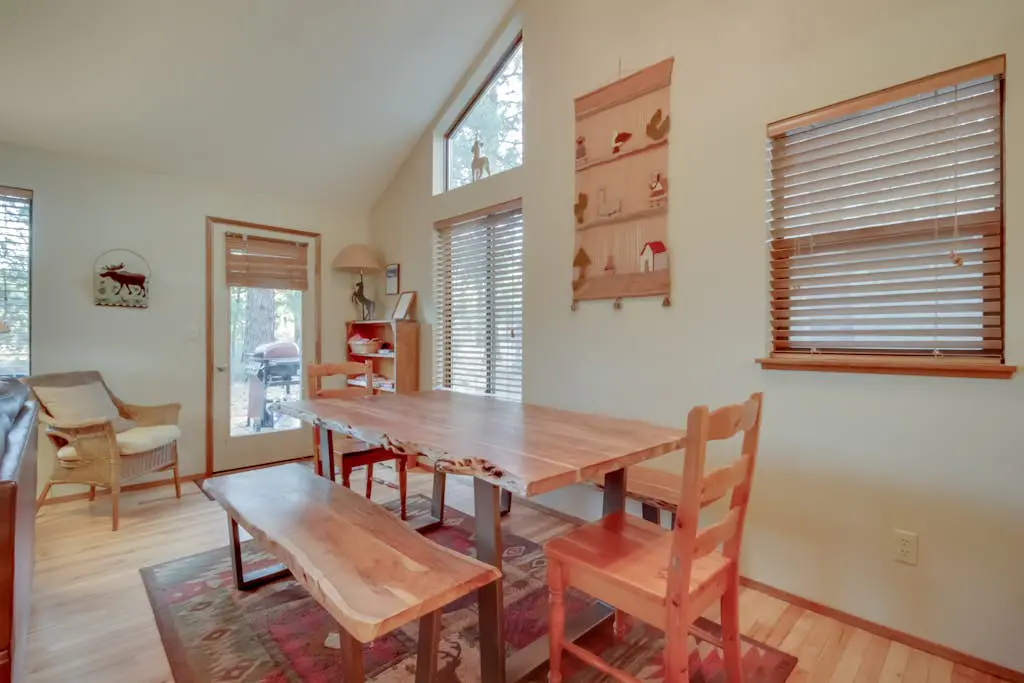 Updated Sunriver Home with Private Hot Tub & SHARC Passes for Pools - 2 Dogs OK