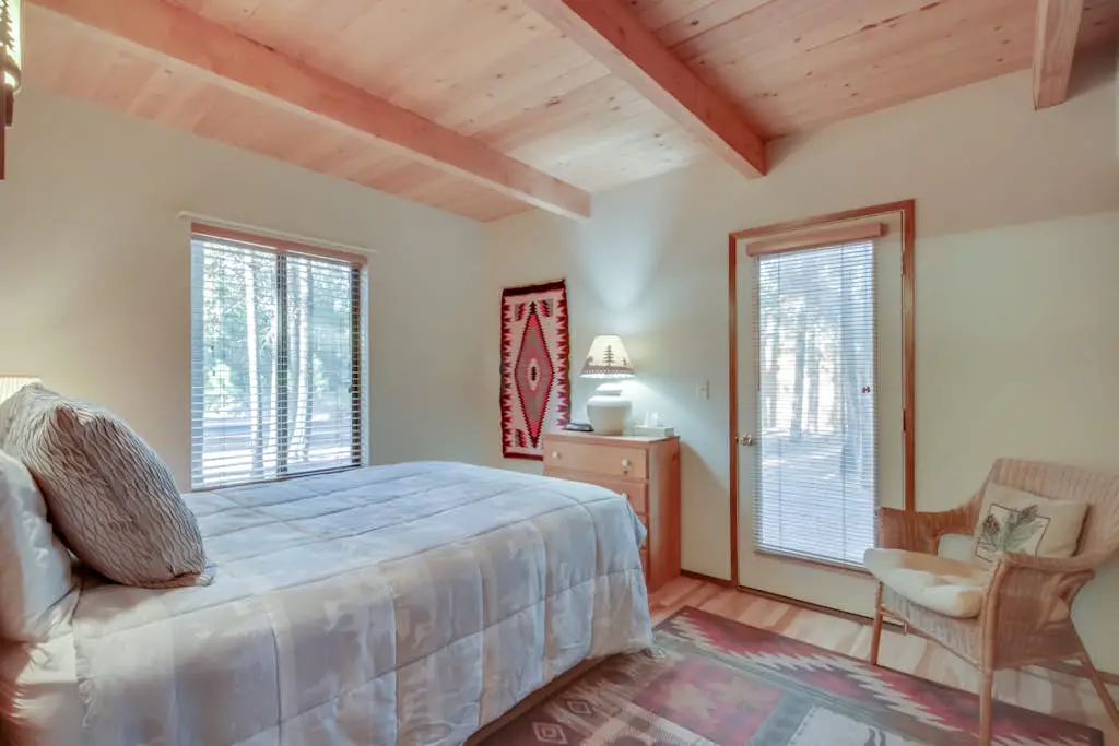 Updated Sunriver Home with Private Hot Tub & SHARC Passes for Pools - 2 Dogs OK