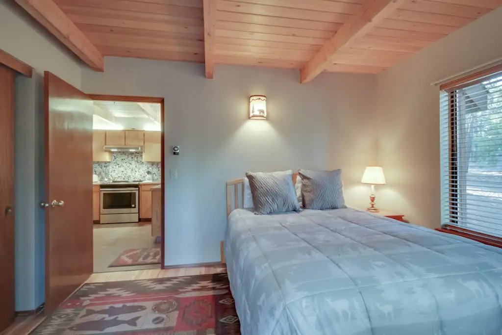 Updated Sunriver Home with Private Hot Tub & SHARC Passes for Pools - 2 Dogs OK