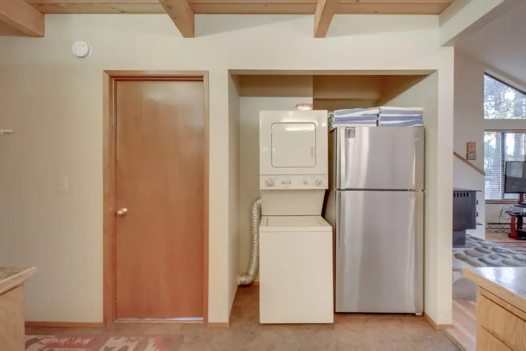 Updated Sunriver Home with Private Hot Tub & SHARC Passes for Pools - 2 Dogs OK