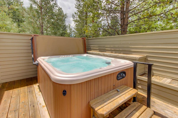 Perfectly Located Home - Enjoy a Private Hot Tub & SHARC Passes